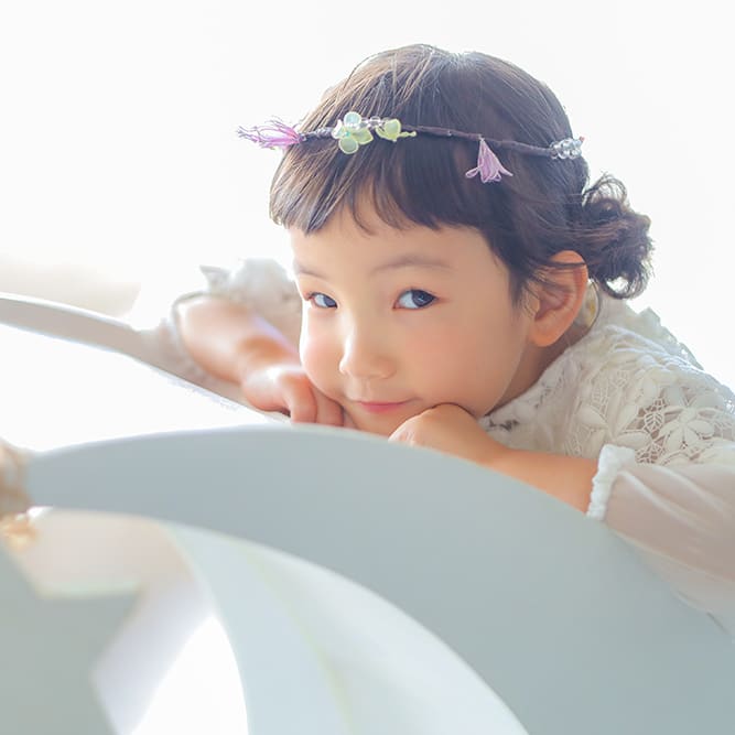 スタジオの衣装を着たお子さまとご家族