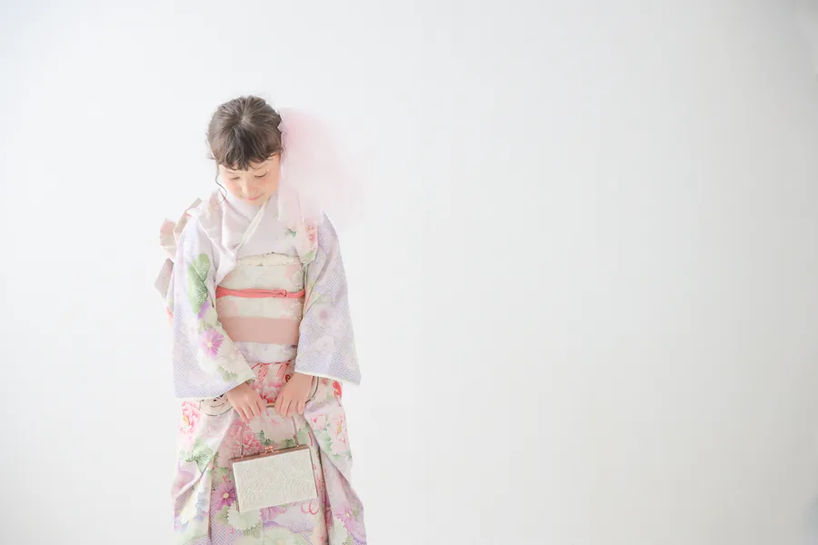着物と帯の全身がわかる7歳の女の子